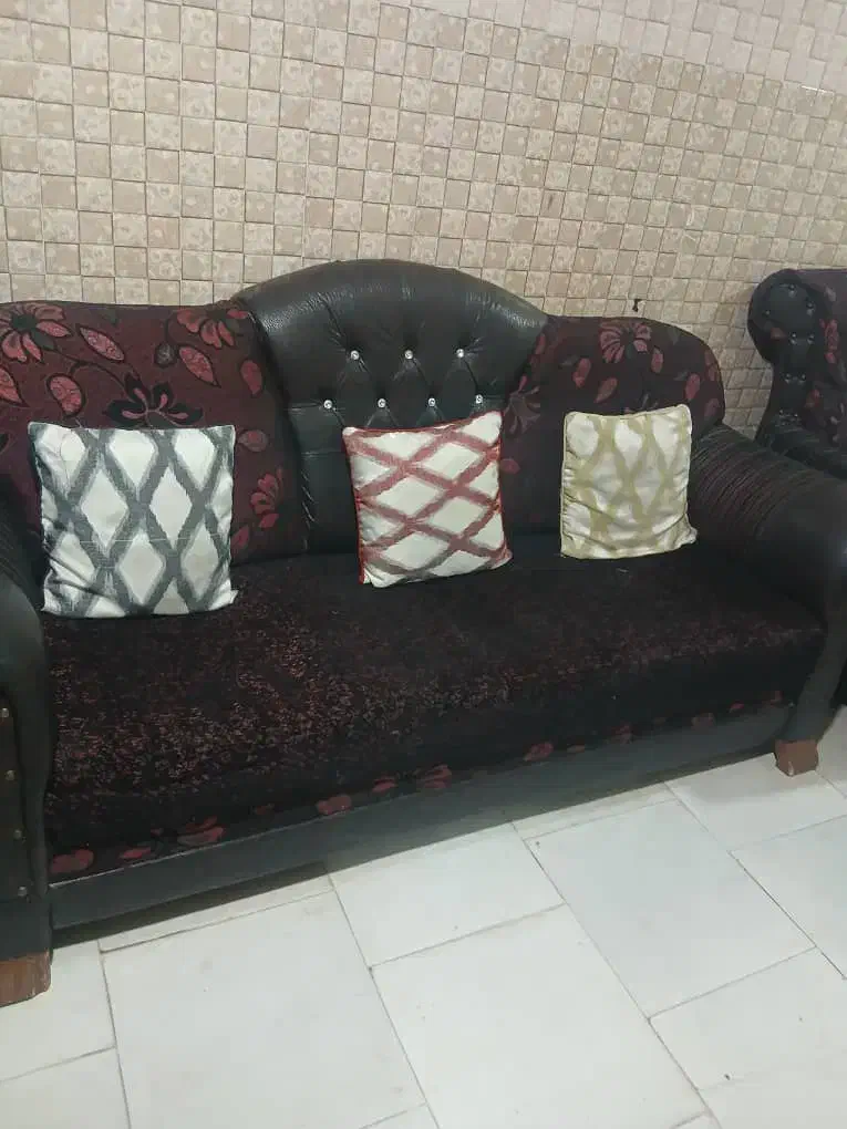 مبل راحتی در حد نو|مبلمان خانگی و میز عسلی|زاهدان, |دیوار