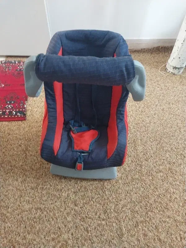 صندلی برای بچه فروش|تخت و صندلی بچه|مهاباد (آذربایجان غربی), |دیوار