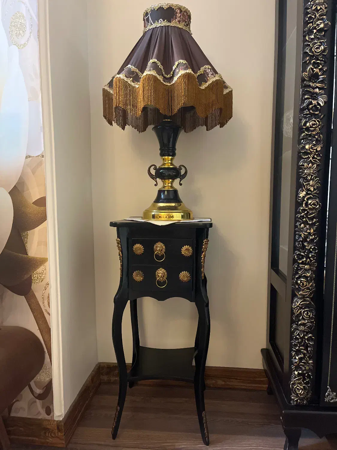 آباژور کلاسیک به همراه میز|چراغ خواب و آباژور|تهران, صادقیه|دیوار