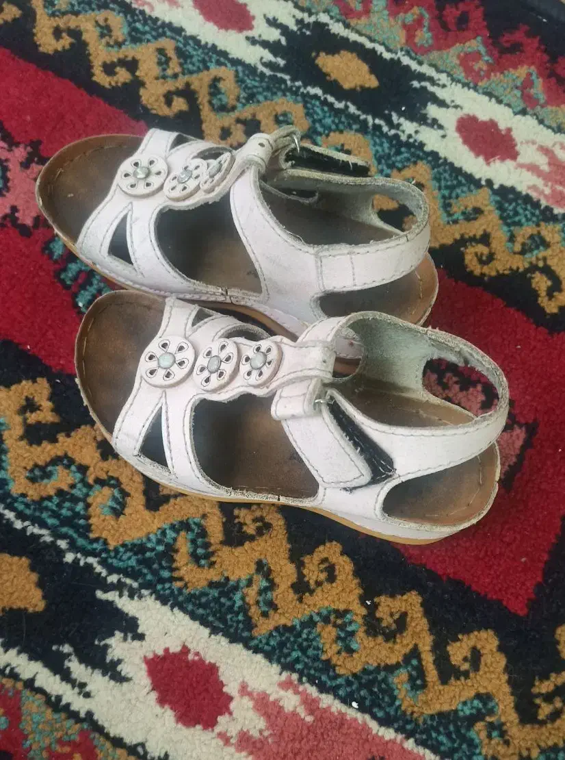 کفش|کفش و لباس بچه|قم, امامزاده ابراهیم|دیوار