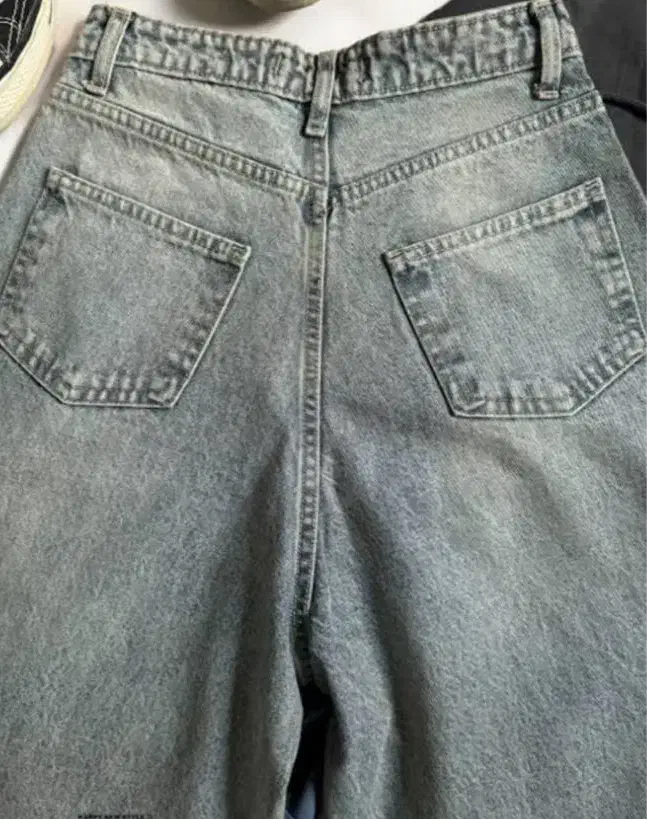 پارچه‌ای سفید|لباس|شیروان (خراسان), |دیوار