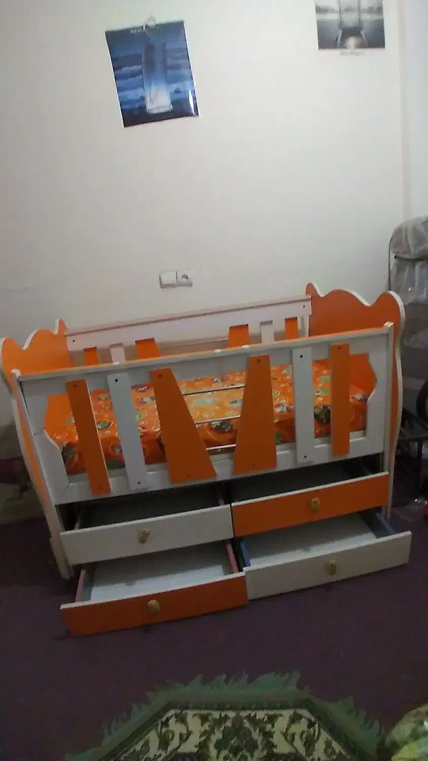 تخت وگهواره کودک|تخت و صندلی بچه|صدرا-فارس, فاز ۱|دیوار