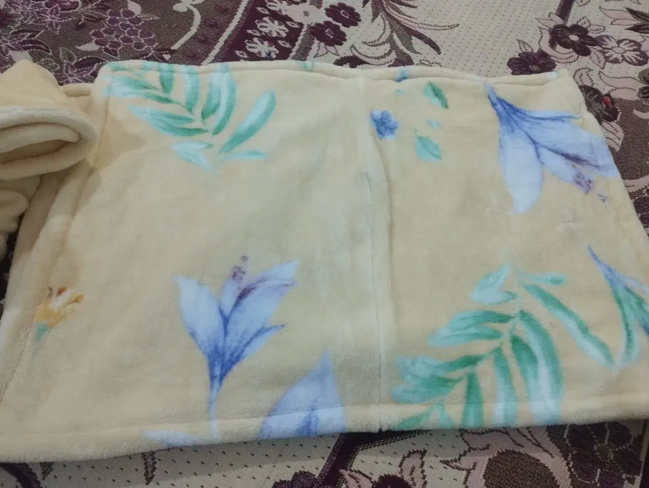 رو بالشتی|رختخواب، بالش، پتو|بندر گناوه, |دیوار