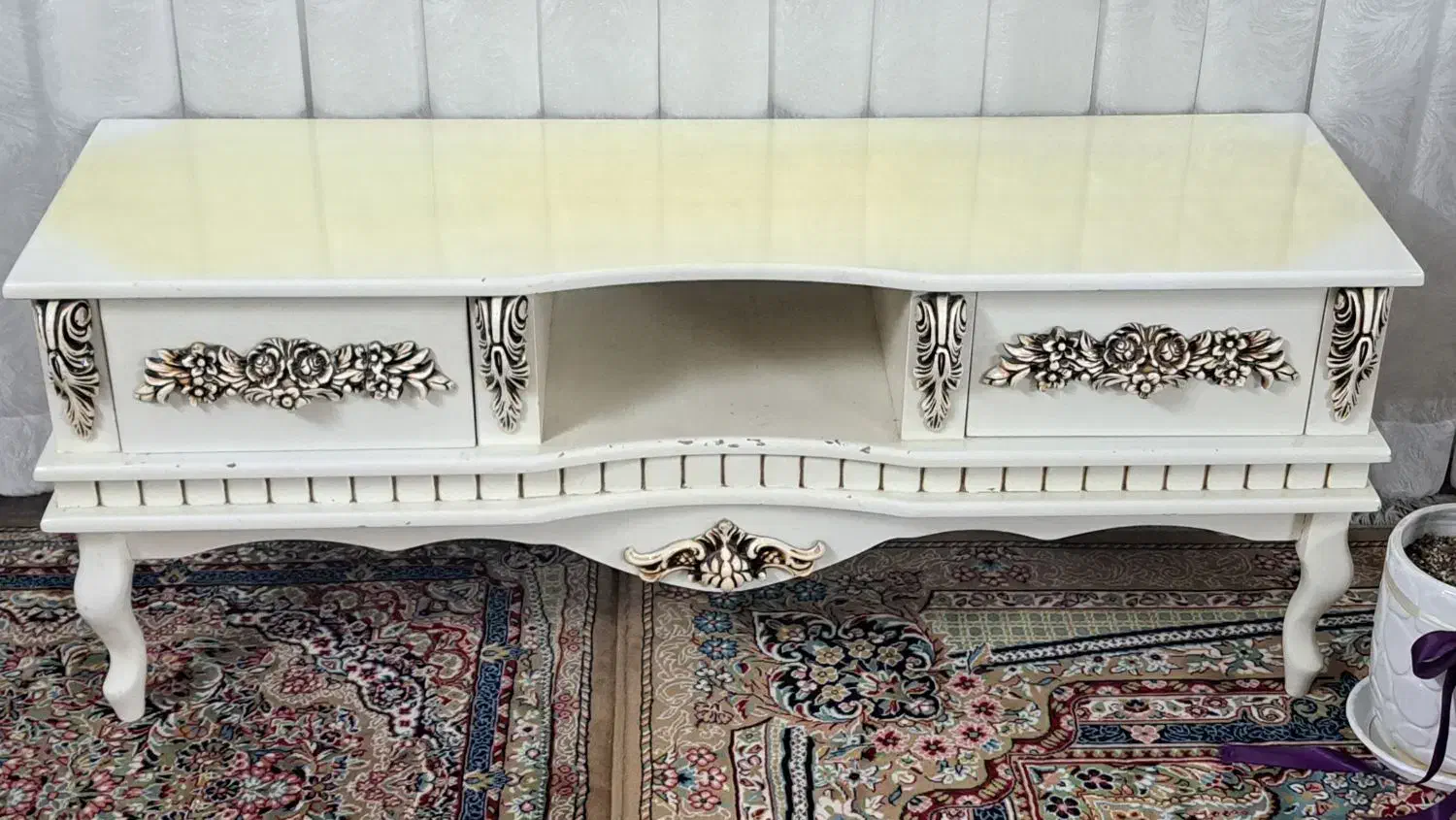 میز تی وی|میز تلویزیون|مشهد, کارگران|دیوار