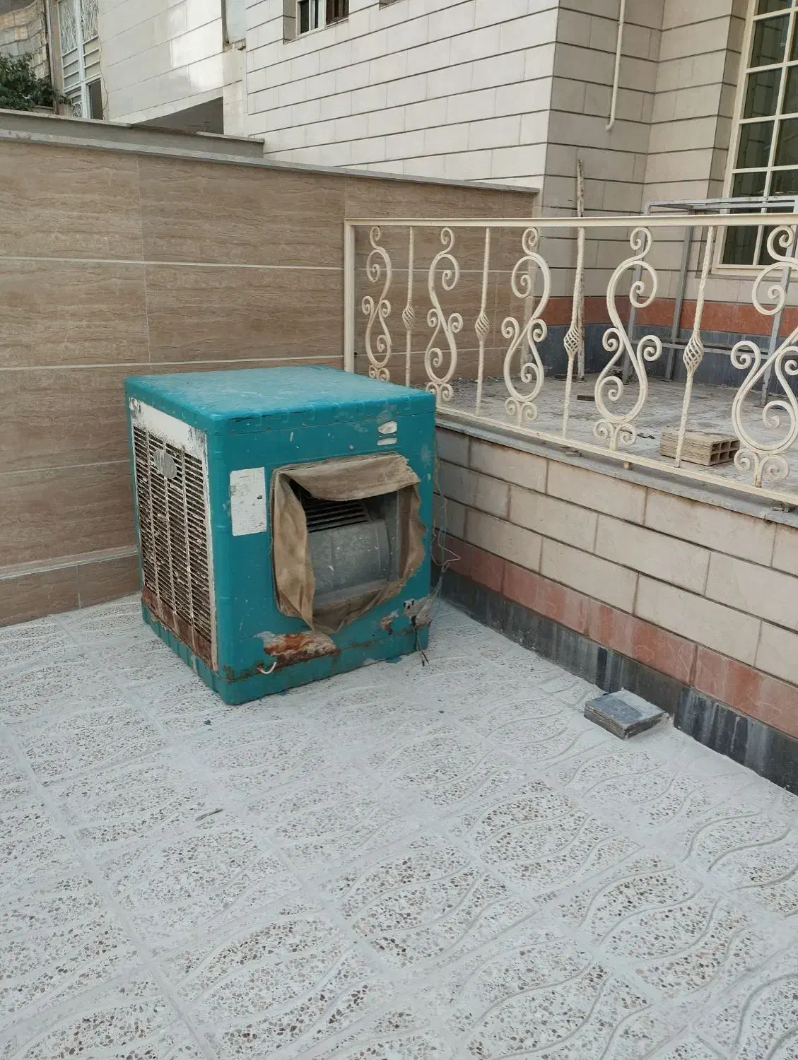 کولر آبی|کولر آبی|میانه, |دیوار