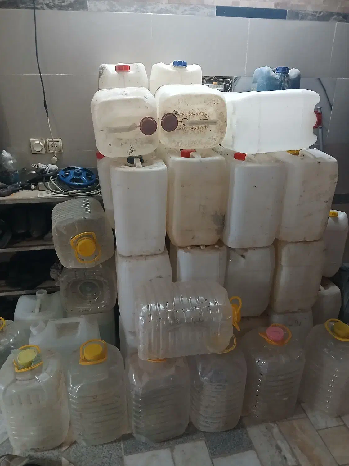 گالن ۲۰لیتری|ظروف نگهدارنده، پلاستیکی، یک‌بارمصرف|پاکدشت, شهرک انقلاب|دیوار