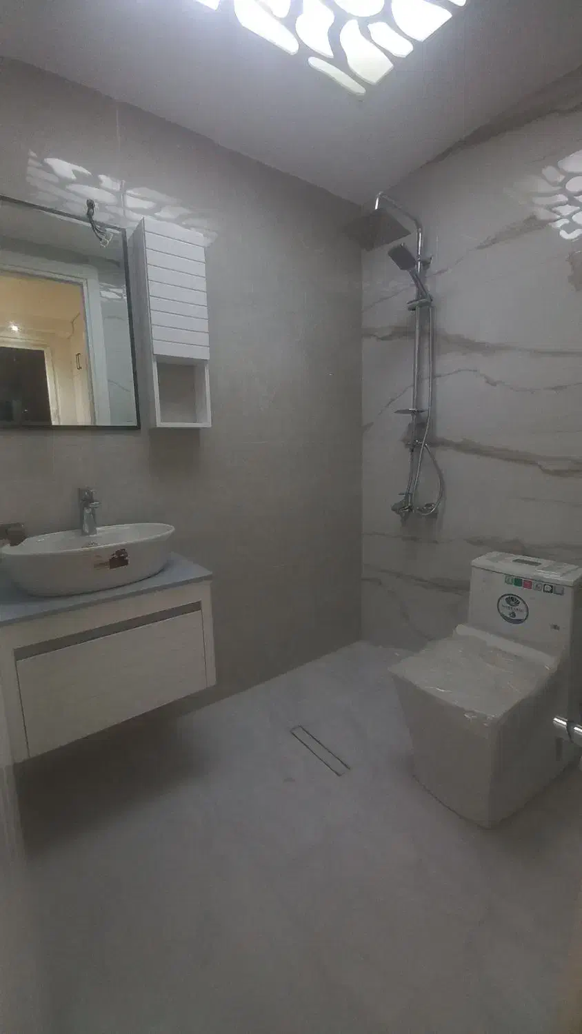 دریا  ۱۳۵ متر ۳ خوابه کیلید نخورده ۲ پارکینگ