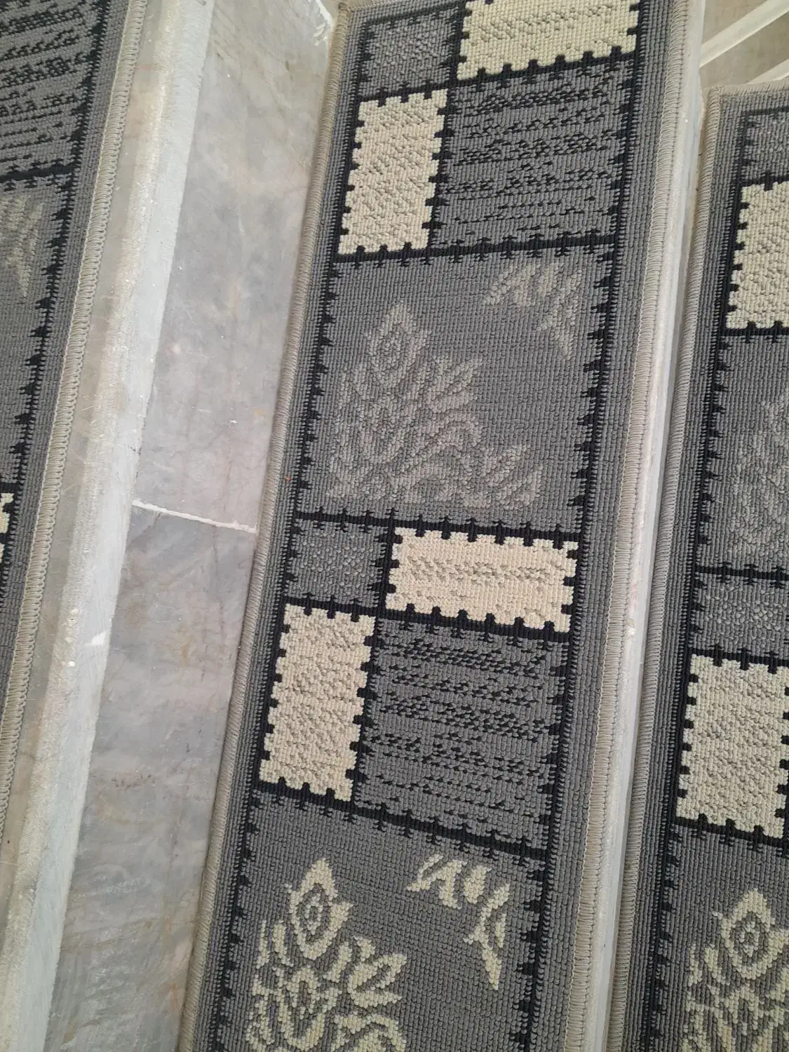 گلیم و پادری راه پله نو|گلیم، جاجیم، گبه|مشهد, پنجتن|دیوار