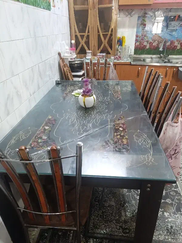 میز نهار خوری|میز و صندلی غذاخوری|تربت‌حیدریه, کوی شهید احمدزاده ملکی|دیوار