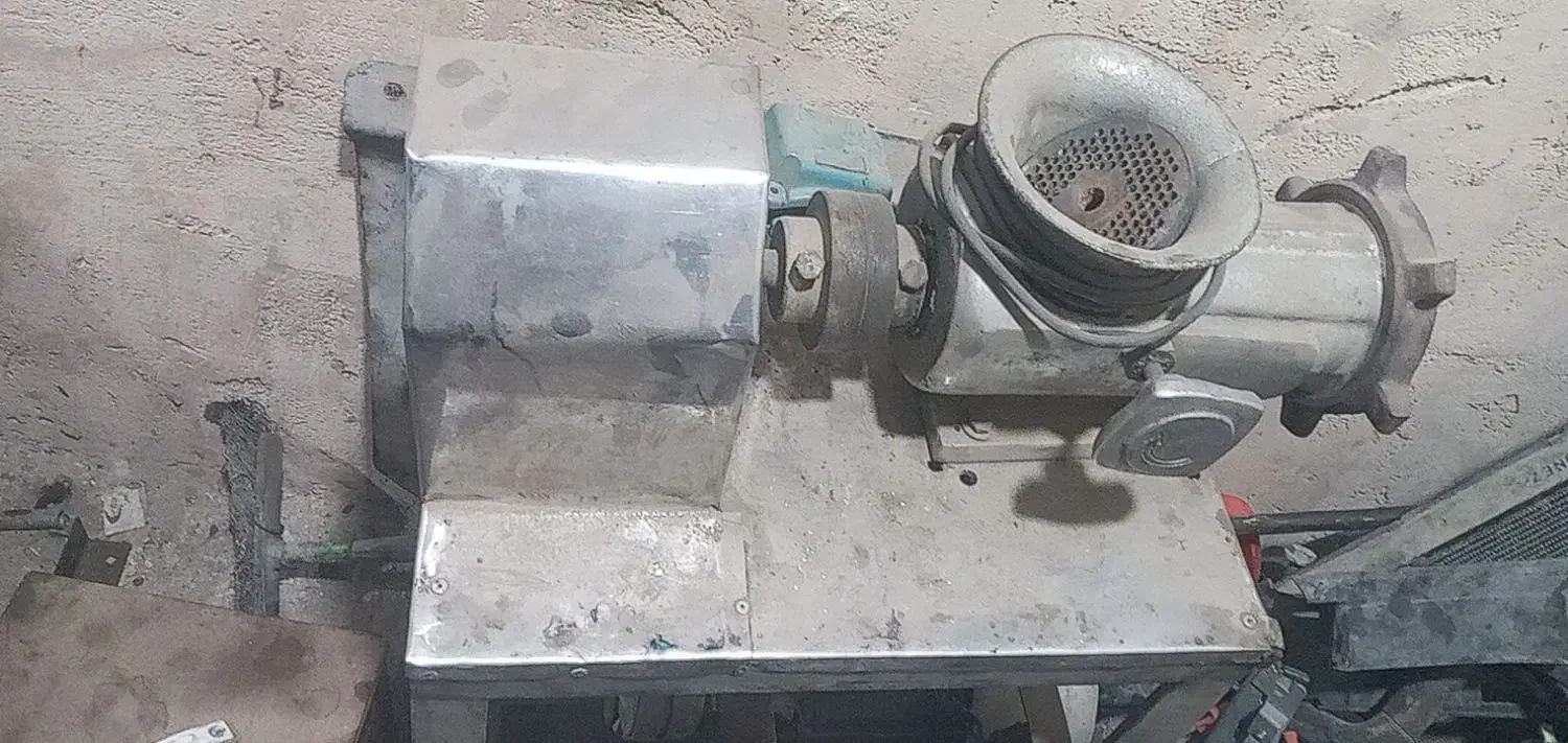 چرخ گوشتی صنعتی ۳۲|خردکن، آسیاب، غذاساز|جونقان, |دیوار