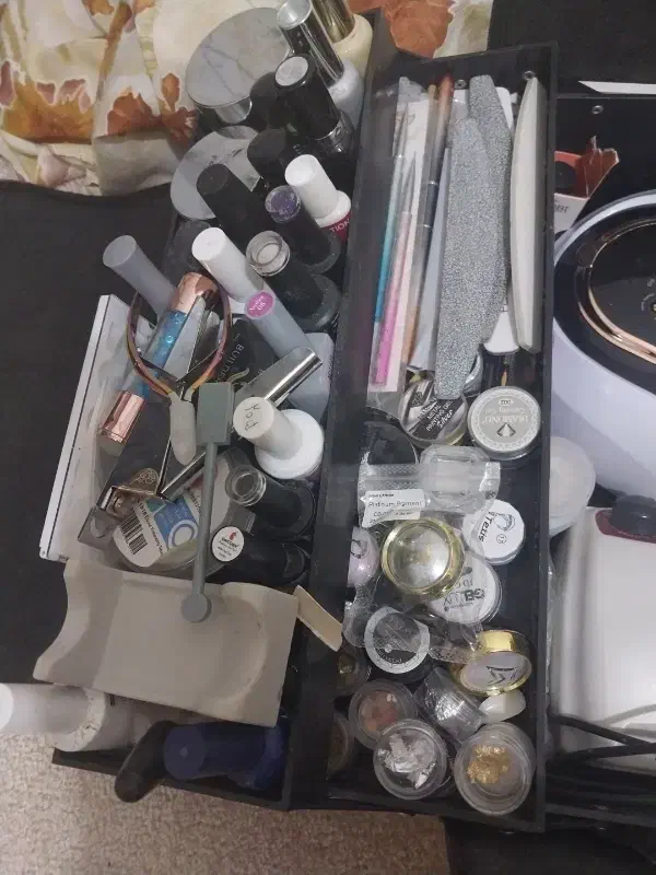 لوازم کاشت ناخن|آرایشگاه و سالن‌های زیبایی|اردبیل, |دیوار