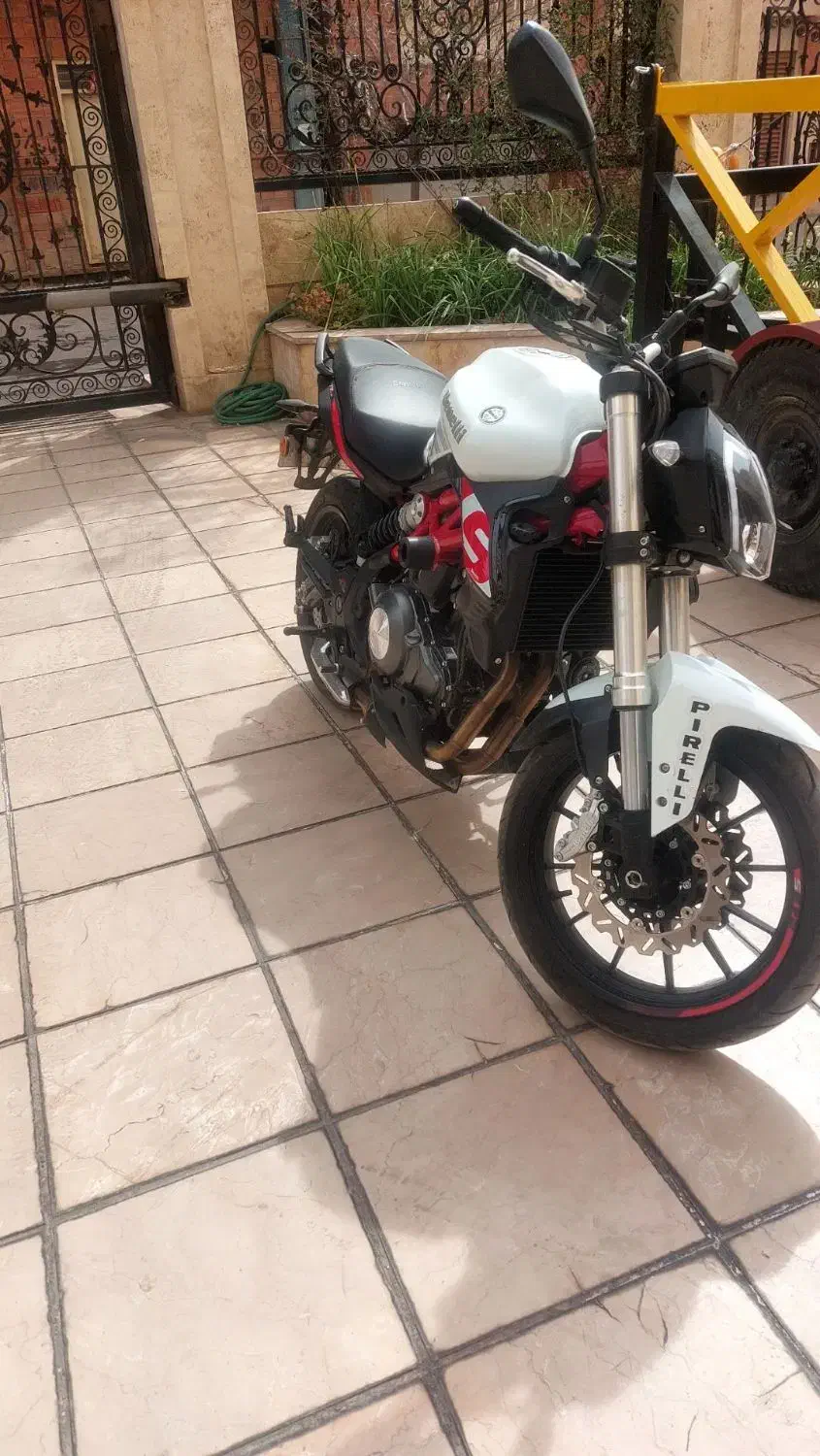 بنلی ۳۰۰ سفید ۱۴۰۲|موتورسیکلت|کرمان, |دیوار