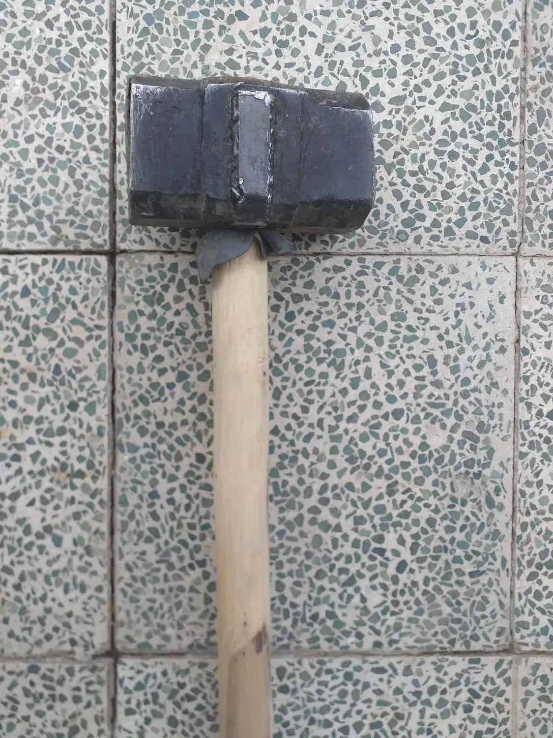 پتک ۷ کیلوی و دسته چوب گردو نو|ابزارآلات|بروجرد, |دیوار