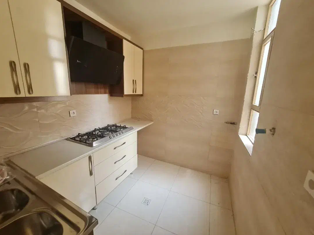 حیاط دربست خیابان کیانی