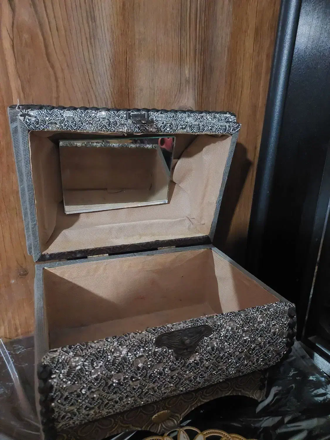 جعبه آرایشی|آرایشی، بهداشتی، درمانی|اسفراین, |دیوار