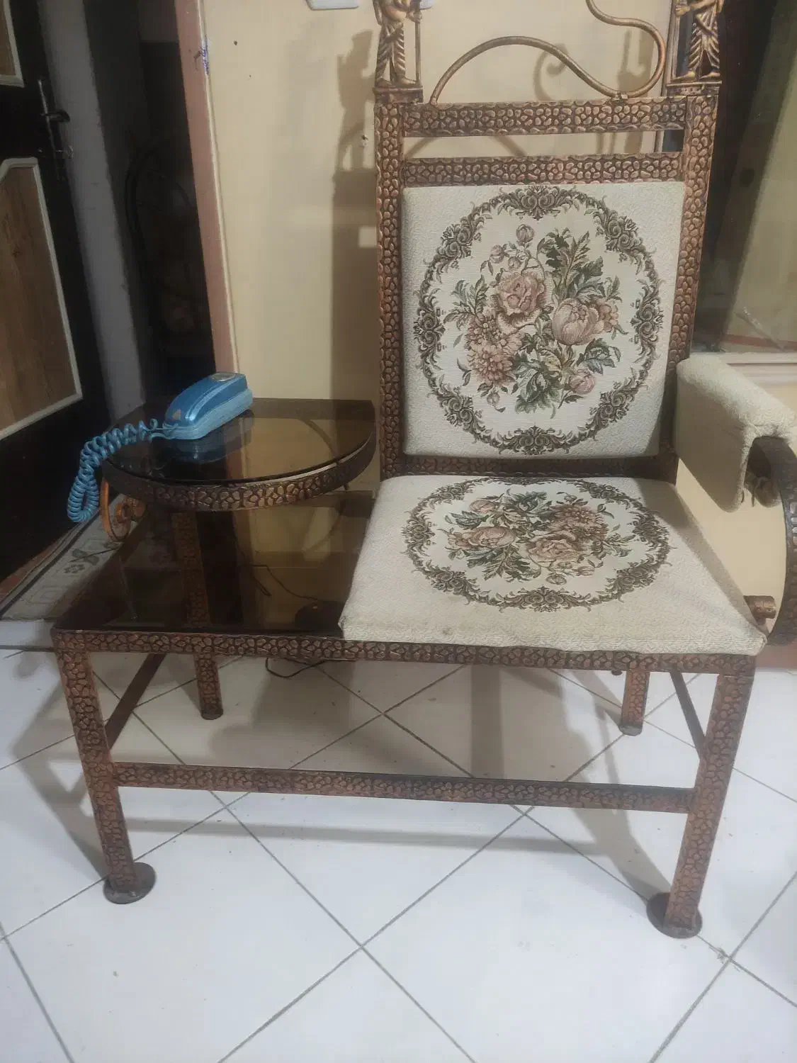 میز تلفن قدیمی|میز تلفن|شاهینشهر, فردوسی|دیوار