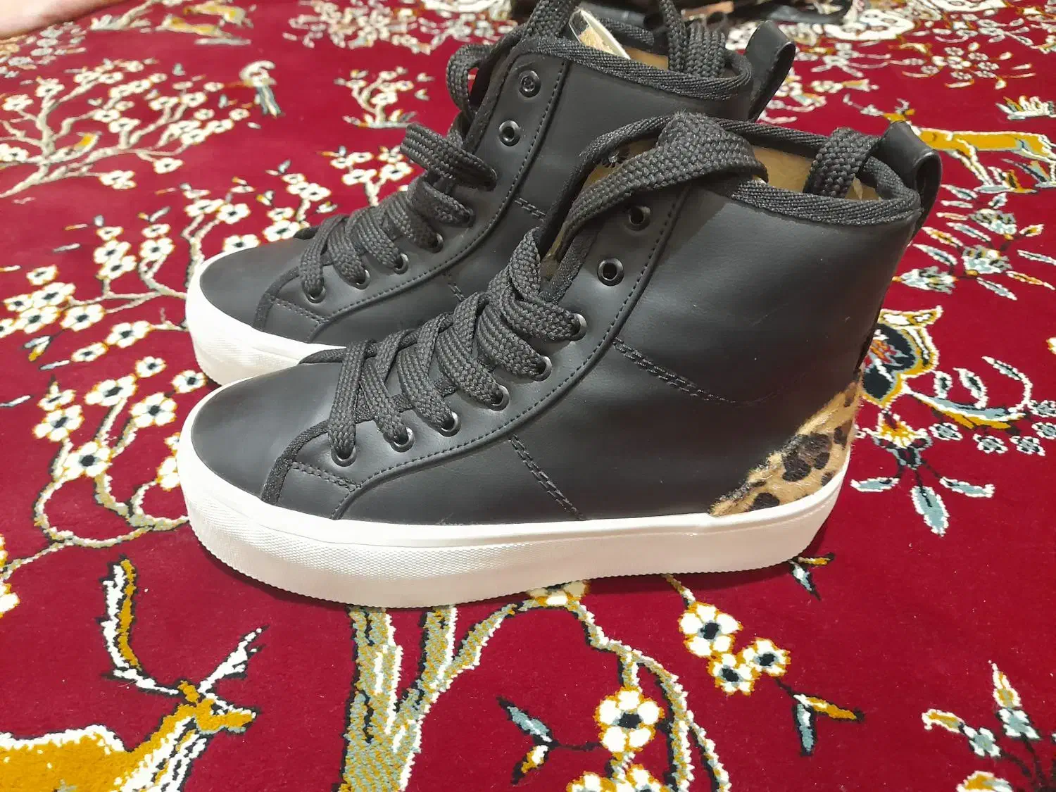 کفش کتونی ساقدار|کیف، کفش، کمربند|مسجد سلیمان, |دیوار