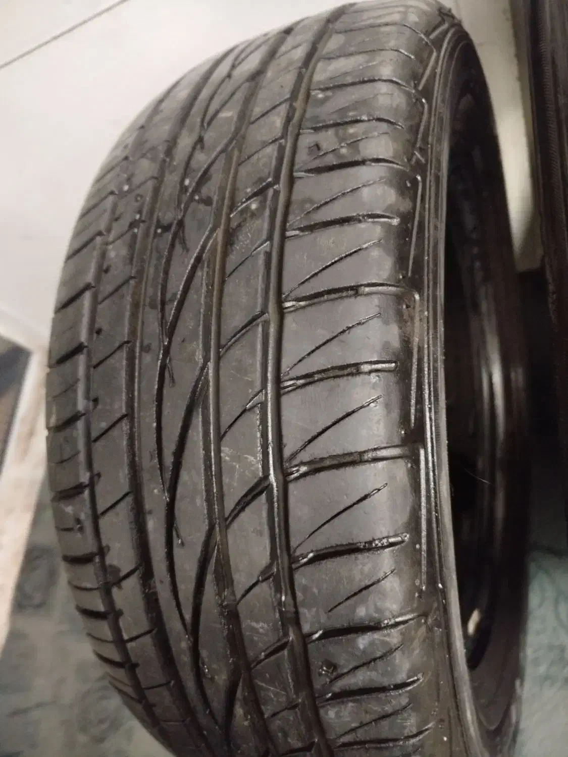 لاستیک پژویی.آگهی خوانده شود بعد تماس بگیرید|قطعات یدکی و لوازم جانبی|پاکدشت, حصار امیر|دیوار