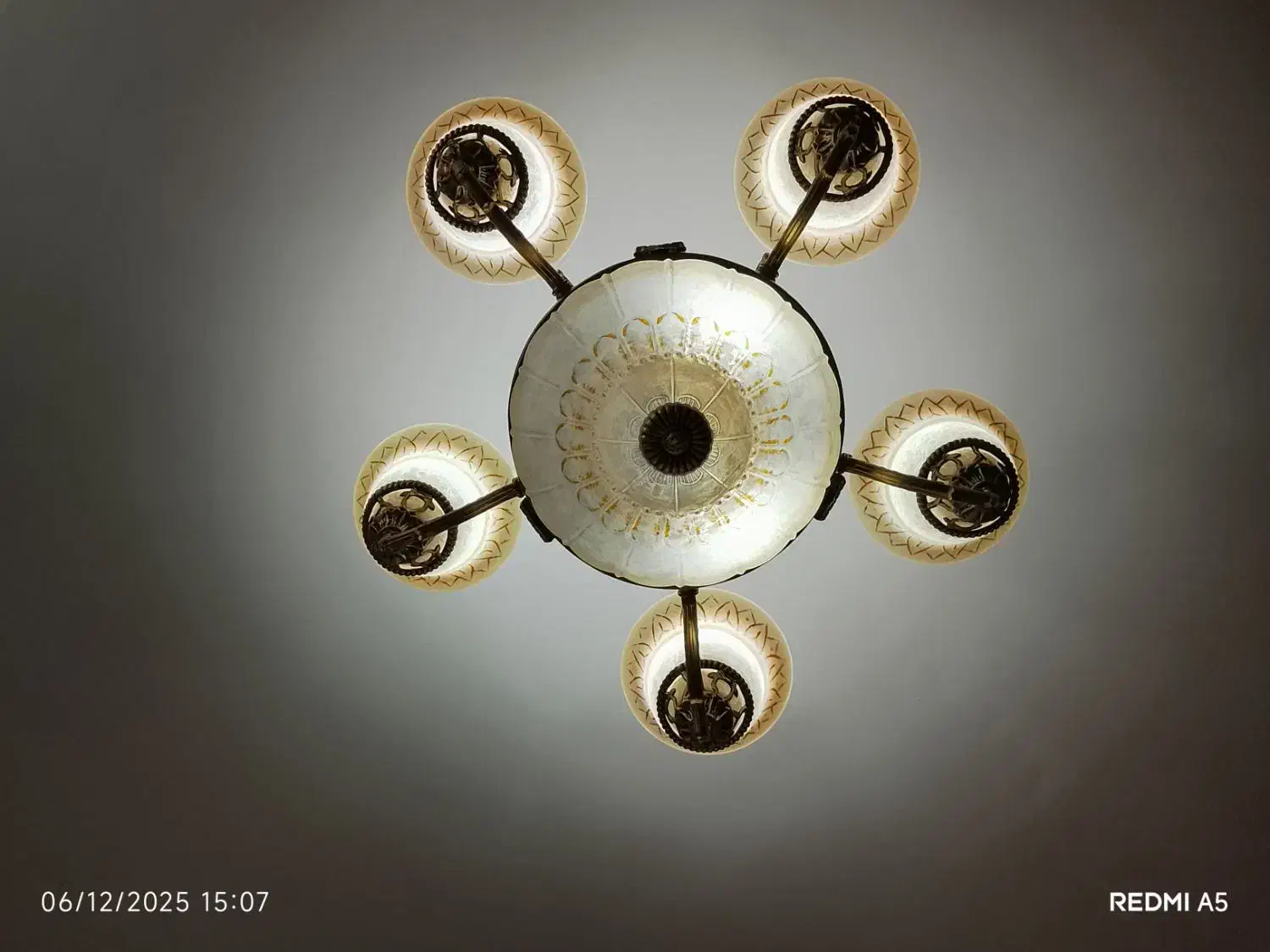 لوستر در حد نو ۲عدد|لوستر و چراغ آویز|اصفهان, بهاران|دیوار