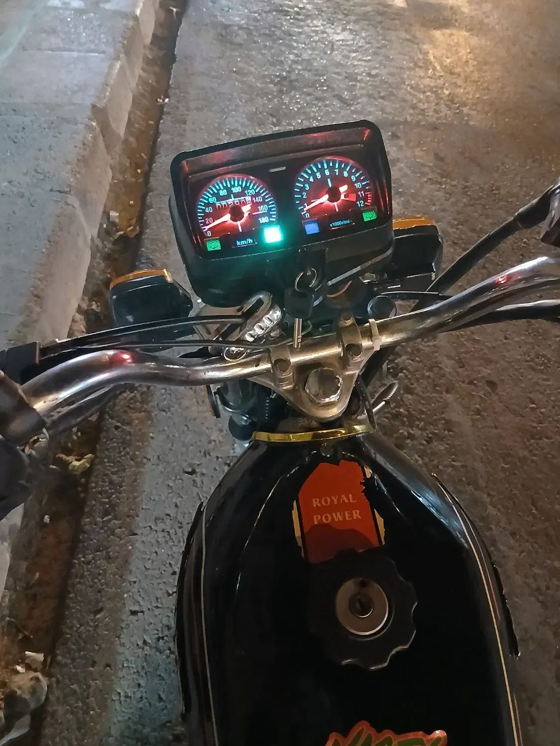 کویر ۲۰۰ مدل ۹۵ آخرین سری کاربراتور|موتورسیکلت|اصفهان, چشمه باقرخان|دیوار