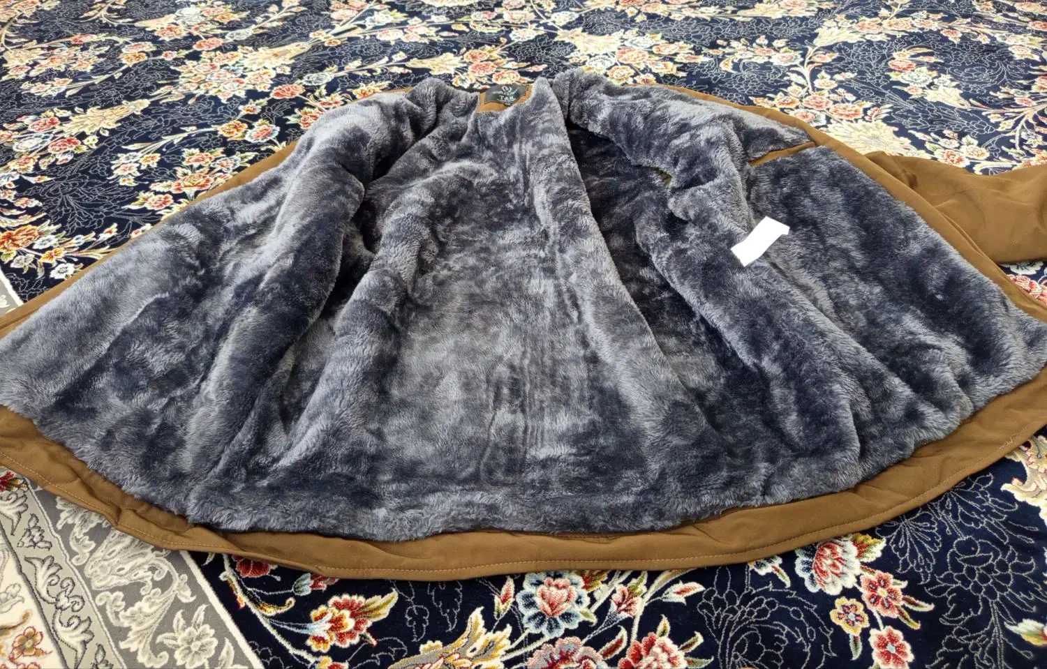 کاپشن|لباس|شیراز, گلشن|دیوار