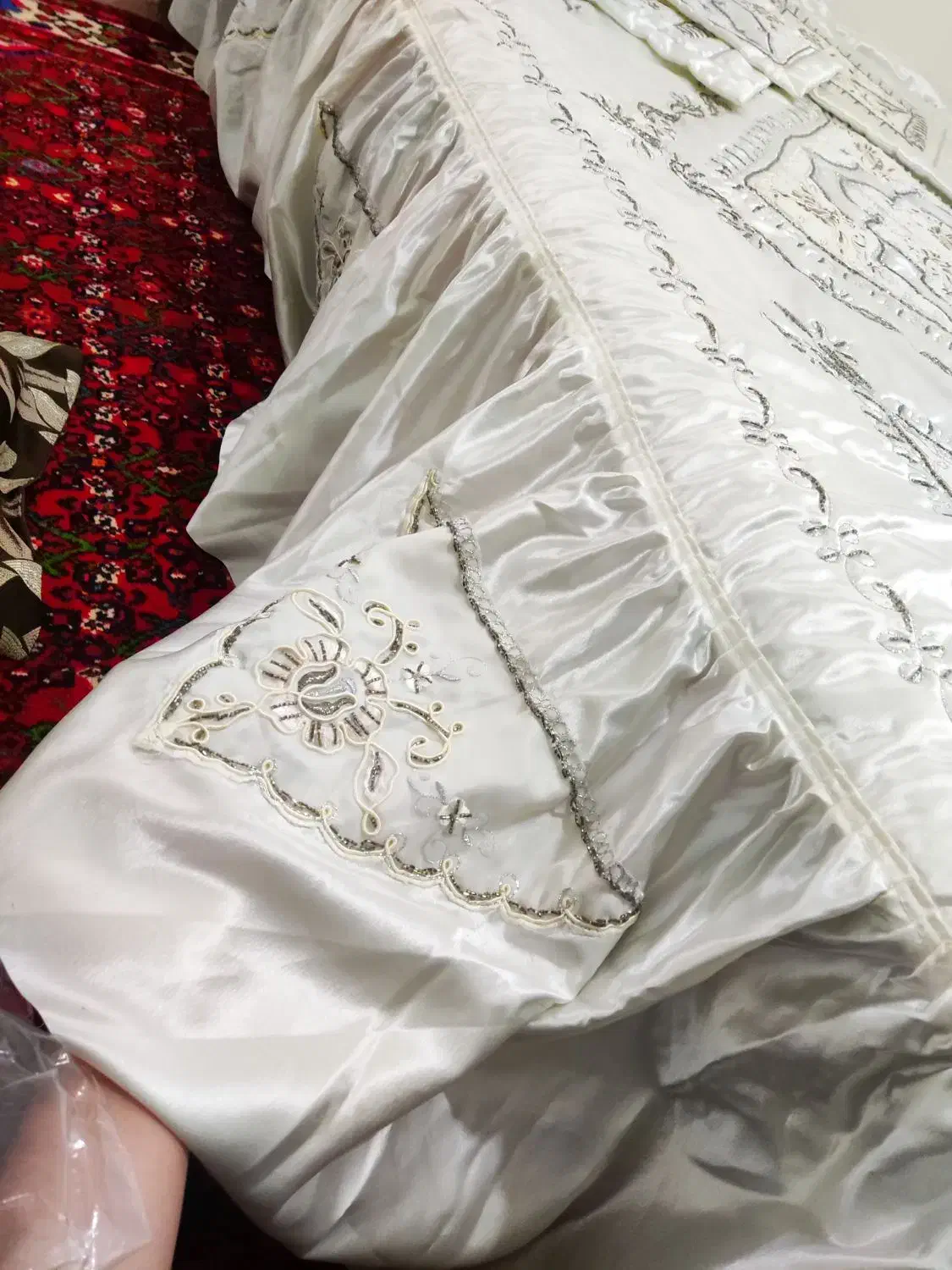 روتختی سنگ کاری شده نو و استفاده نشده|رختخواب، بالش، پتو|همدان, |دیوار