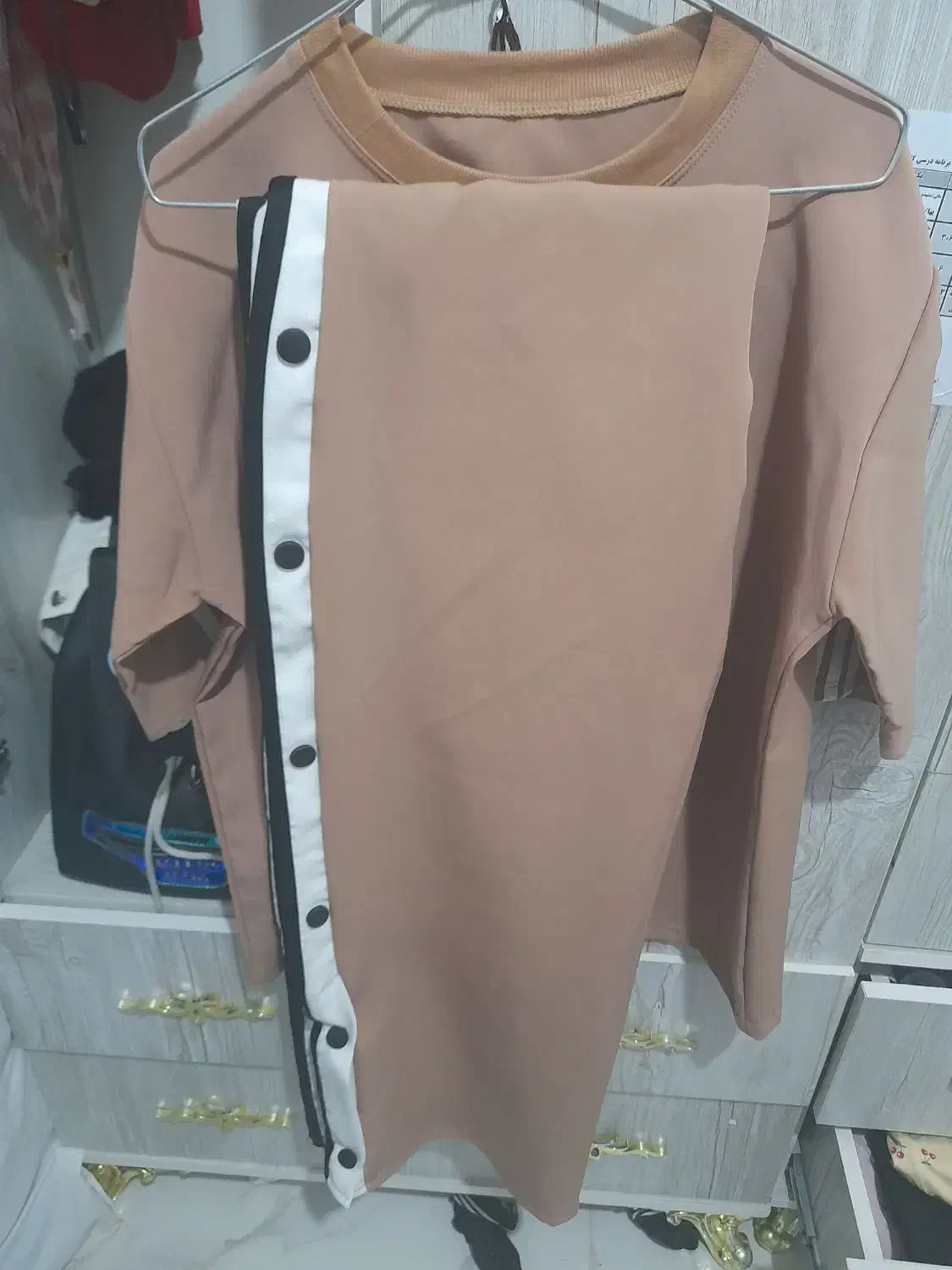 لباس نونو|لباس|ساوه, |دیوار