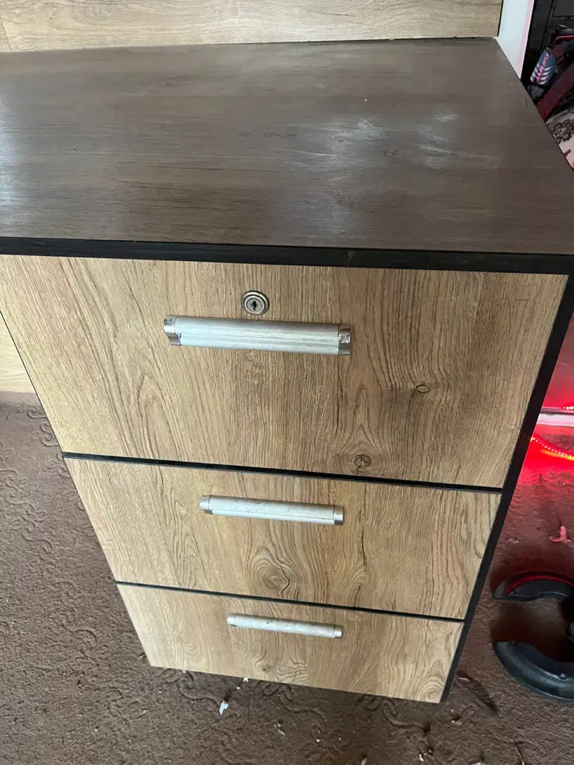 میز تحریر بزرگ|میز تحریر و کامپیوتر|اراک, |دیوار