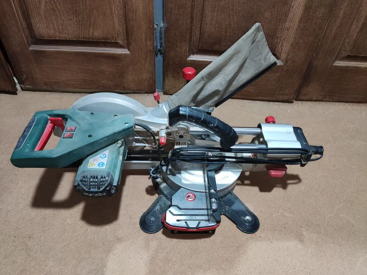 اره فارسی بر متابو|ابزارآلات|اندیشه, شهرک مریم|دیوار