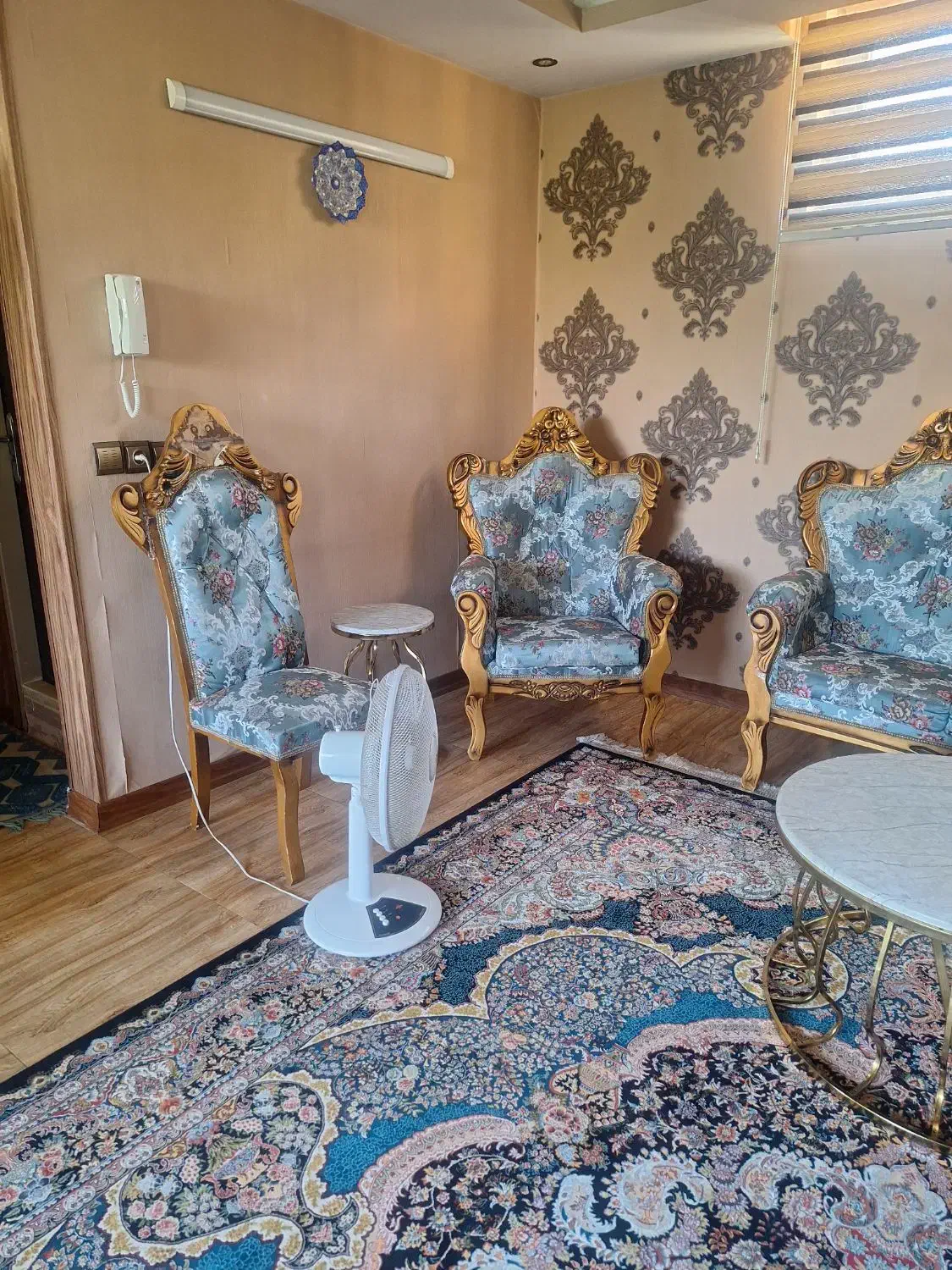 مبل سلطنتی نه نفره به فیمت ۱۰ تومان|مبلمان خانگی و میز عسلی|بهارستان, |دیوار