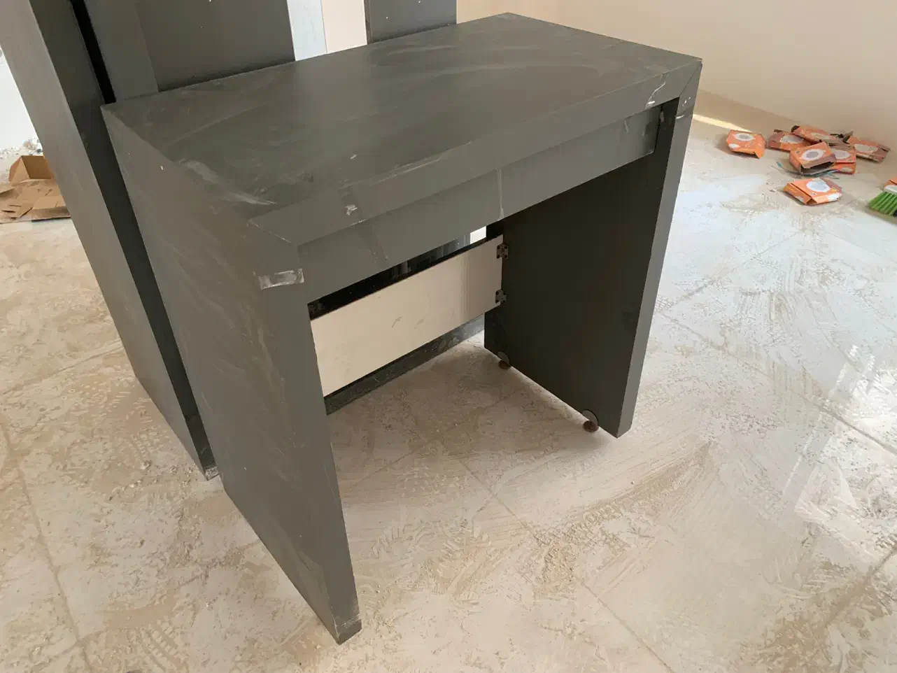 تعدادی میز و صندلی|مبلمان اداری|اهواز, کیانپارس |دیوار