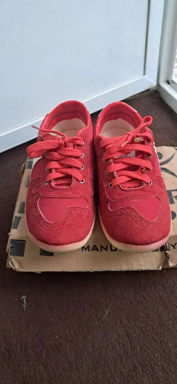 کفش|کیف، کفش، کمربند|قم, قلعه کامکار|دیوار