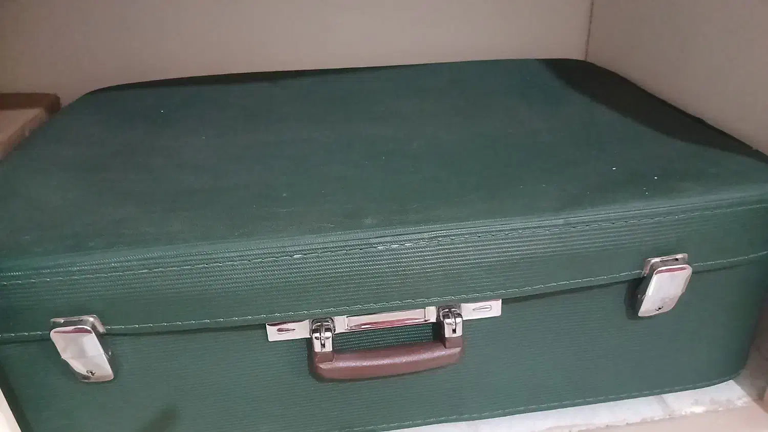 چمدان قدیمی سبز|کیف، کفش، کمربند|سمنان, |دیوار