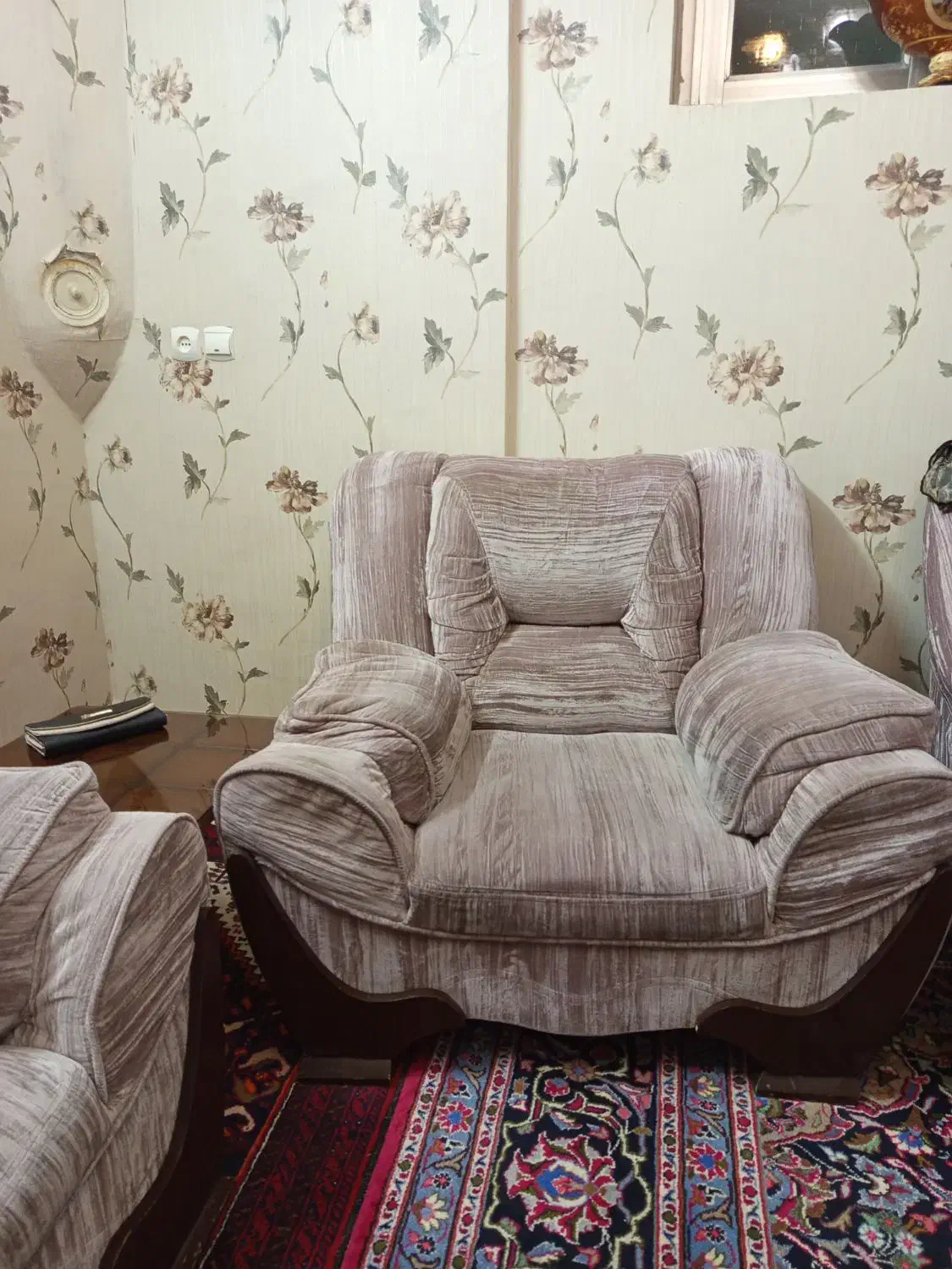 مبل طوسی|مبلمان خانگی و میز عسلی|تربت‌حیدریه, طالقانی|دیوار