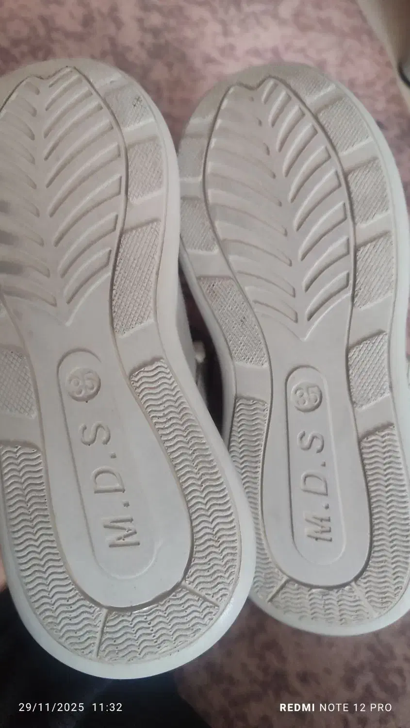 یک جفت کفش دخترانه سایز 35 نونو|کفش و لباس بچه|قم, قلعه کامکار|دیوار