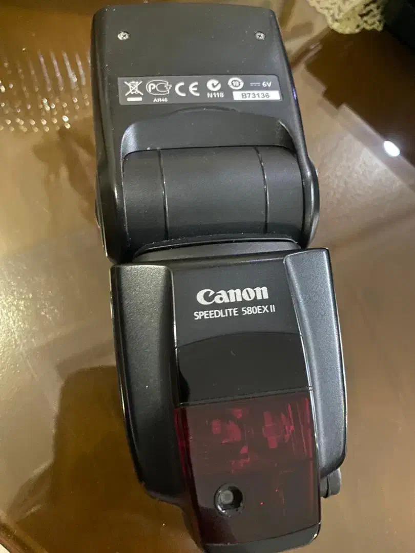 فلاش دوربین اسپیدلایت|دوربین عکاسی و فیلم‌برداری|اندیشه, اندیشه فاز ۱|دیوار