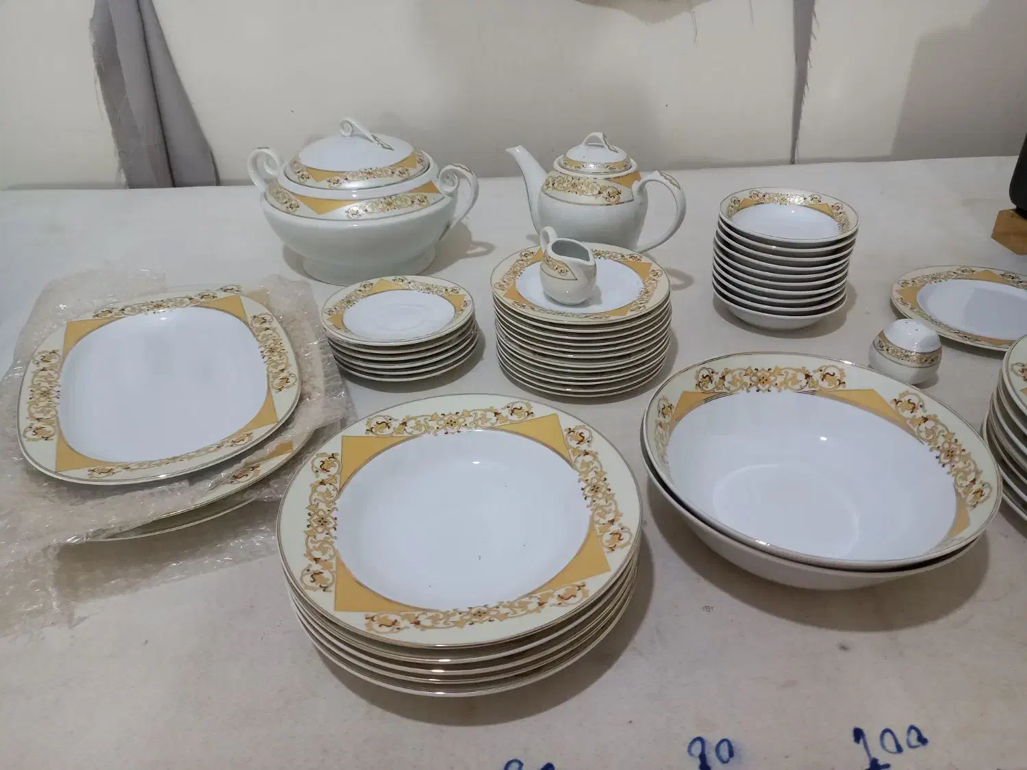 سرویس چینی سرویس چینی زرین ۱۲ نفره|ظروف سرو و پذیرایی|آبیک, |دیوار