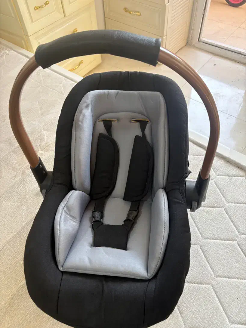 صندلی کودک هوبر برند دلیجان به همراه اشانتیون|تخت و صندلی بچه|قائم‌شهر, |دیوار