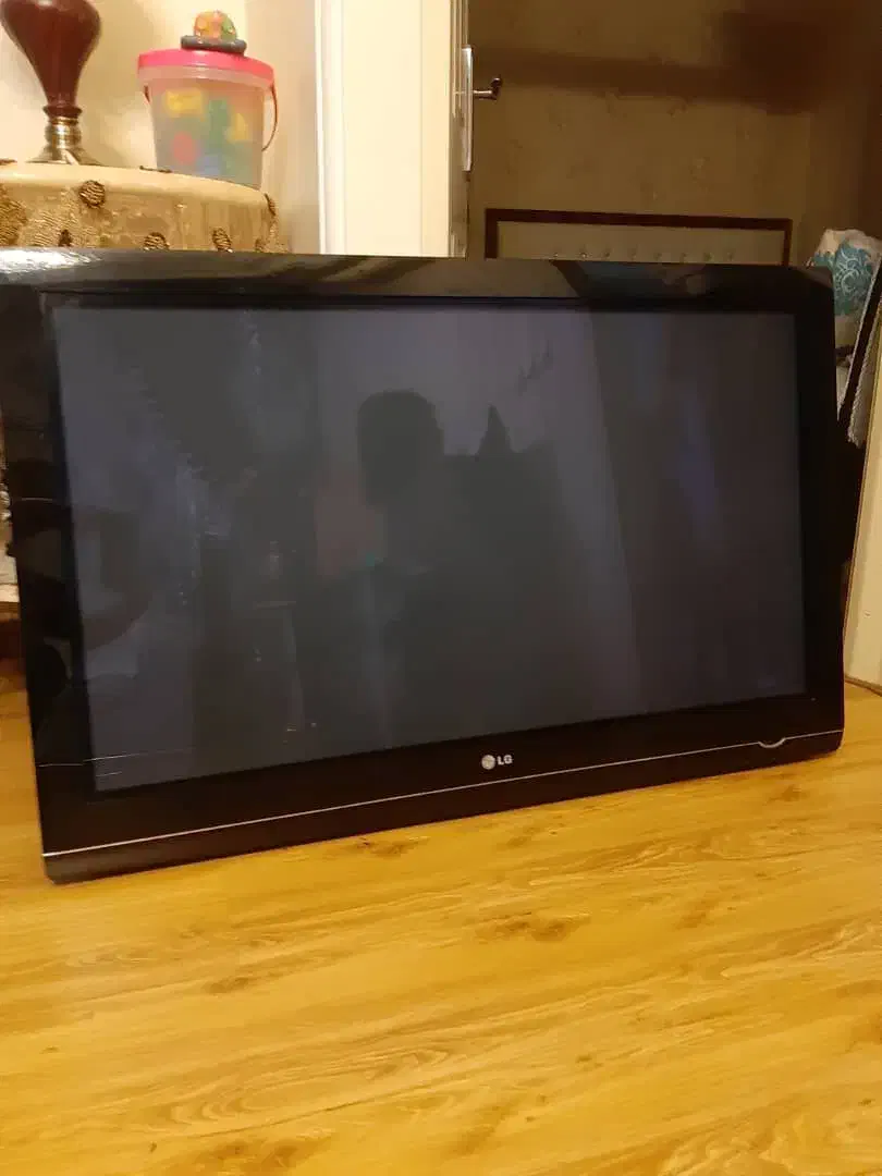 تلویزیون ال جی نیاز به تعمیر|تلویزیون و پروژکتور|تبریز, |دیوار