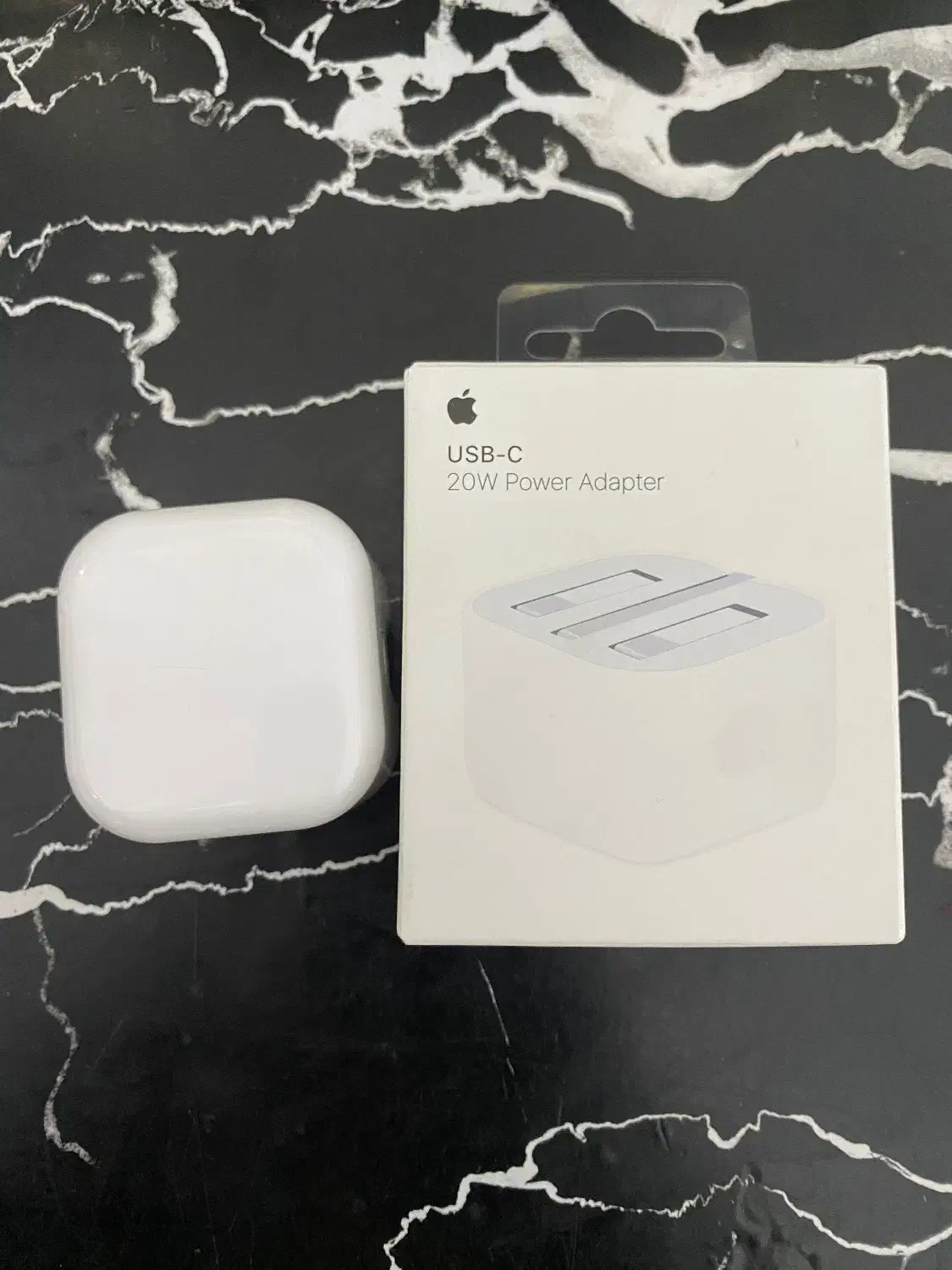 یک عدد اداپتور اورجینال|لوازم جانبی موبایل و تبلت|تربت جام, جامی|دیوار