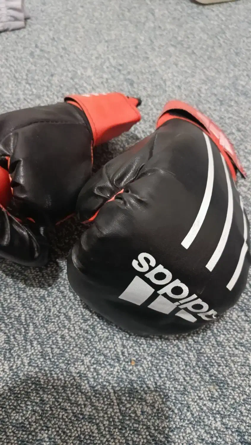 دستکش بوکس ادیداس|تجهیزات ورزشی|یاسوج, |دیوار