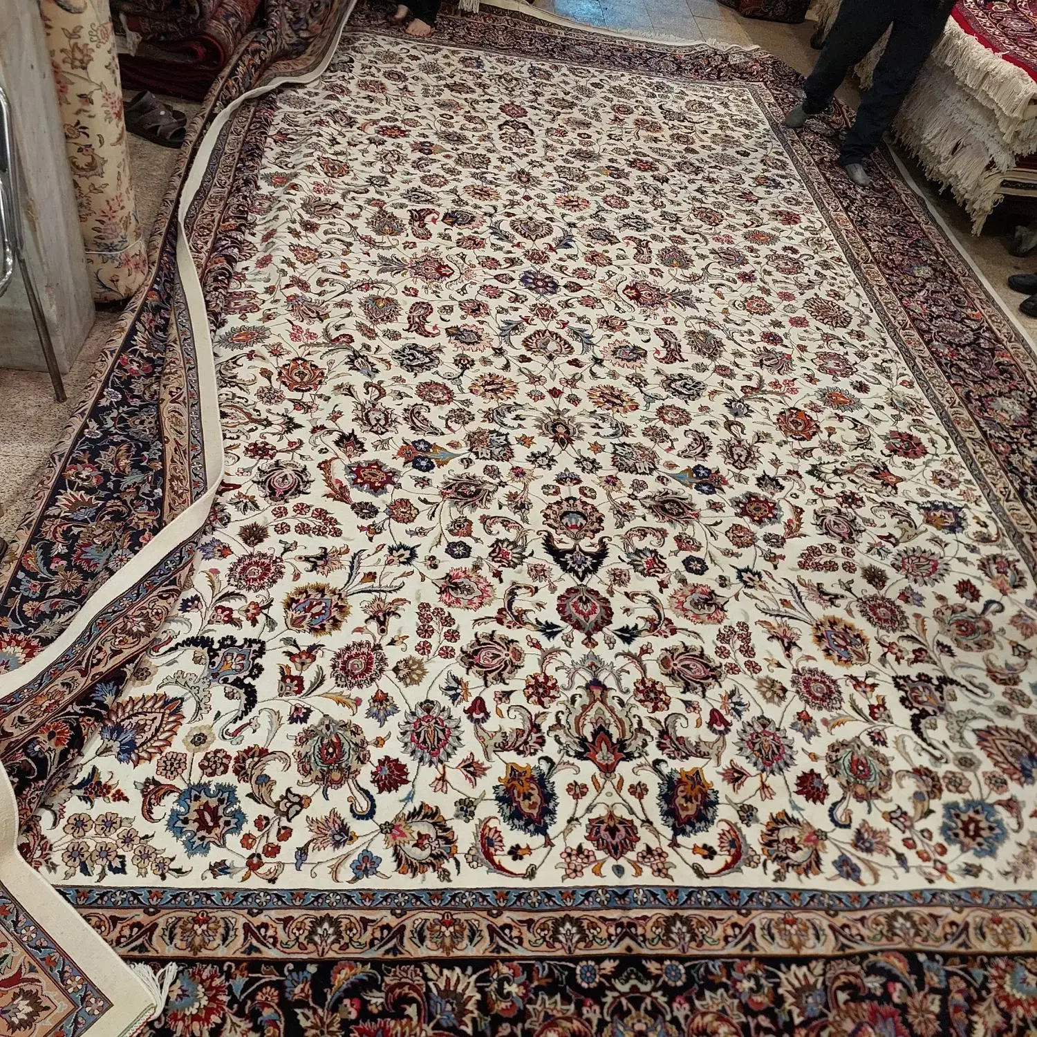 ۴×۶کرم افشان|فرش|مشهد, چهارباغ|دیوار