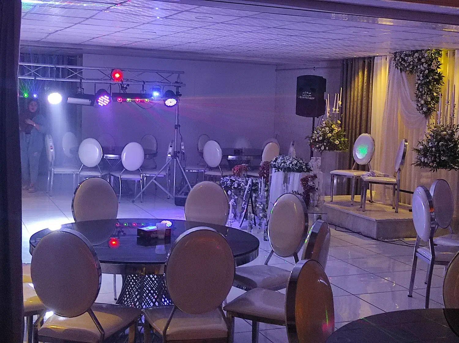 سالن ترنم|خدمات پذیرایی، مراسم|جهرم, |دیوار