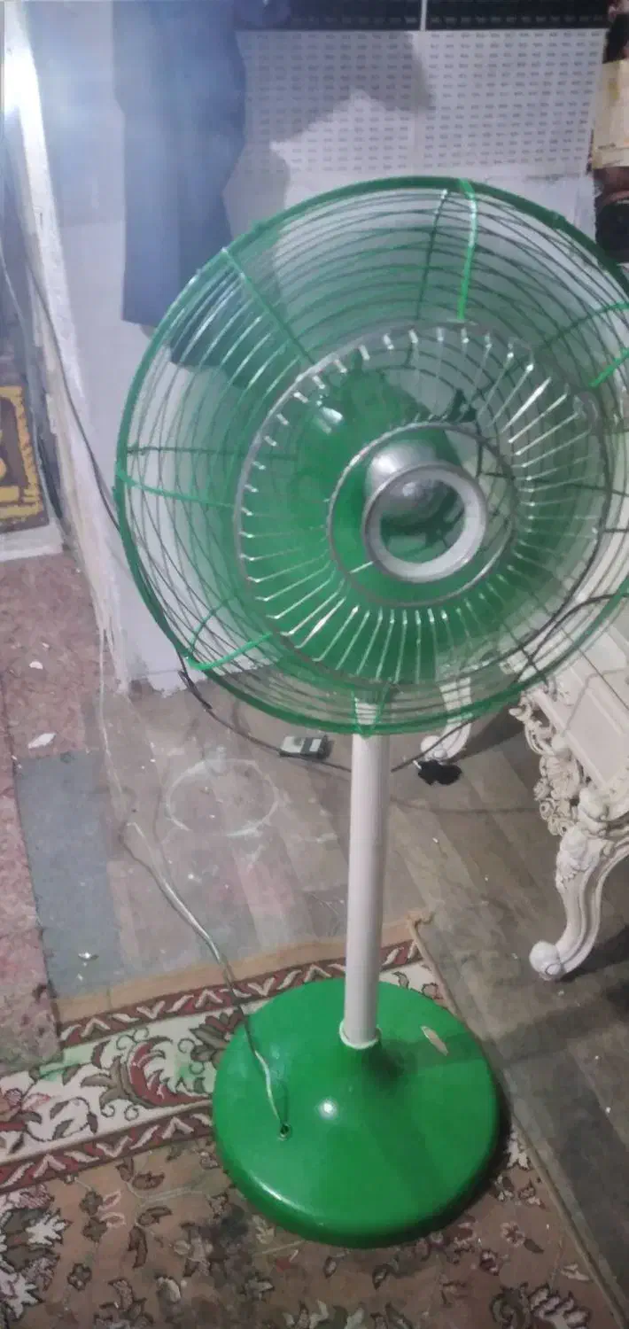 پنکه قدیمی بسیار تمیز|پنکه و تصفیه‌کنندهٔ هوا|تهران, صد دستگاه|دیوار