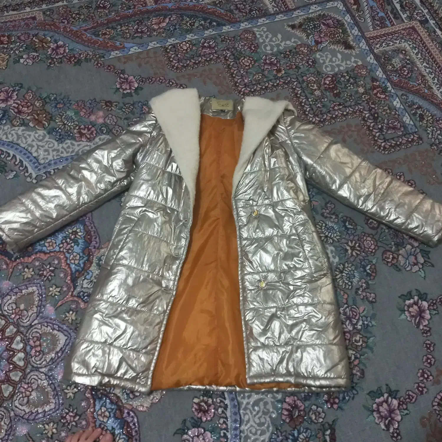 پالتو|لباس|کاشان, گارزگاه|دیوار