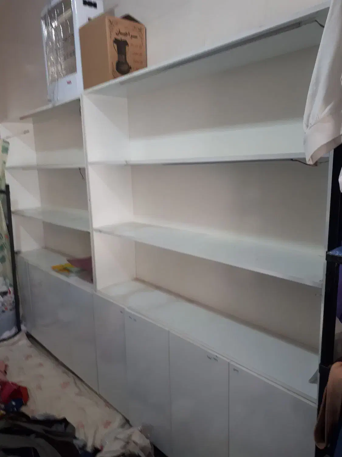 ویترین چوبی برای فروشگاه کفش و لباس دو عدد سالم|فروشگاه و مغازه|نیشابور, فردوسی جنوبی|دیوار