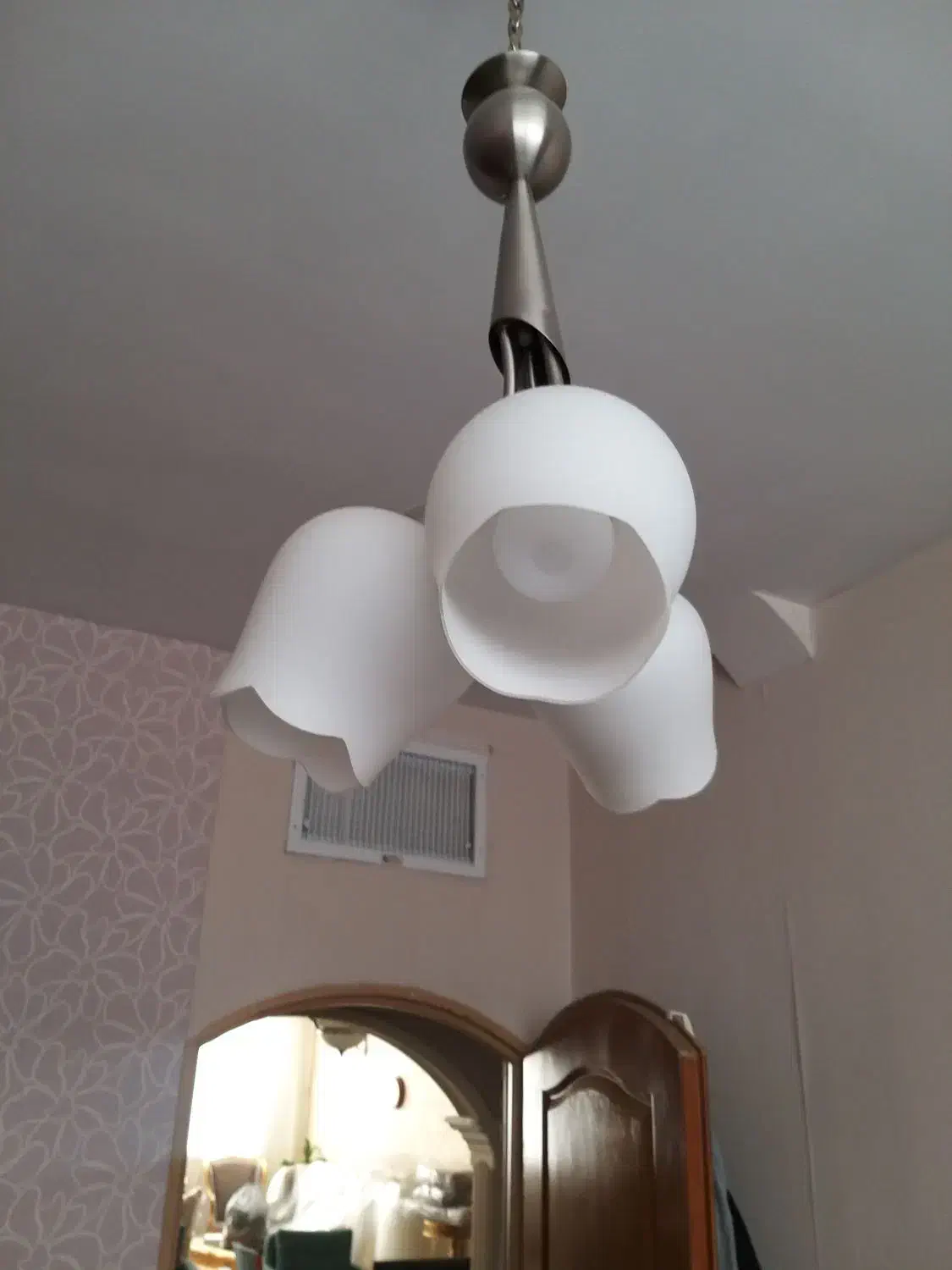 لوستر|لوستر و چراغ آویز|مشهد, فرهنگ|دیوار