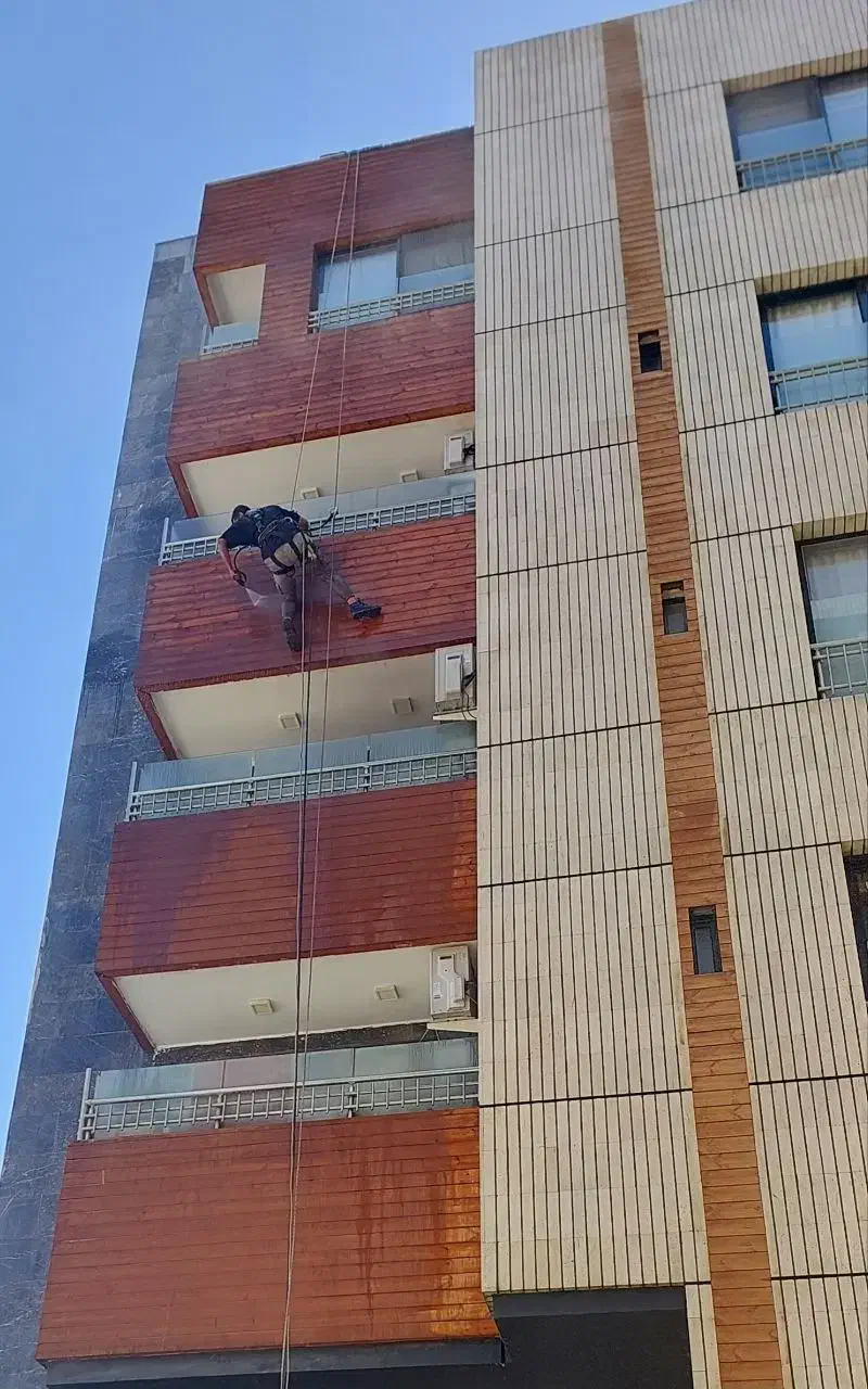 شستشوی نما بدون داربست،رنگ چوب ترموود،رنگ کنیتکس|خدمات نظافت|اصفهان, باغ دریاچه|دیوار