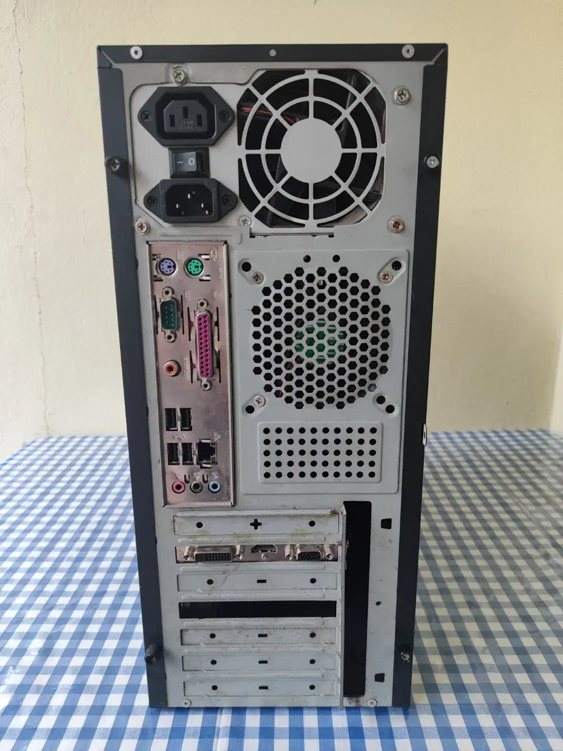 سیستم ۴هسته رم ۸ ddr3 هارد ssd و ۵۰۰ گرافیک ۲|رایانه رومیزی|چالوس, |دیوار