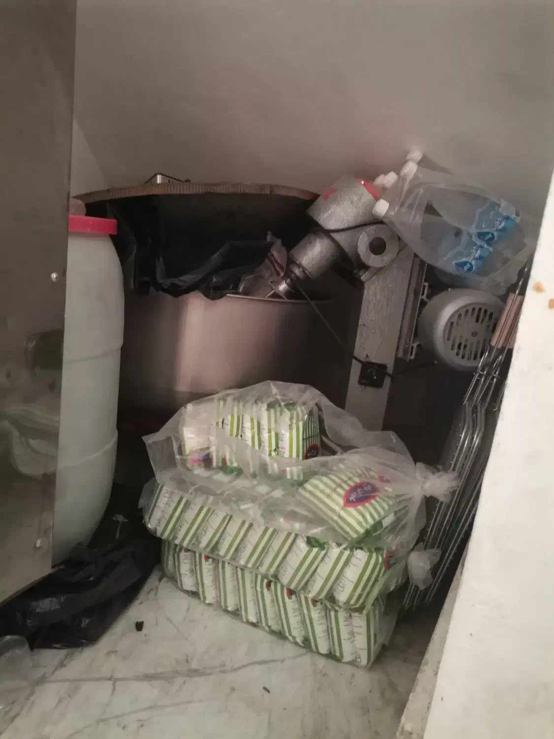 تنور چرخ دار. خمیرگیر و خمیرپهن کن|کافی‌شاپ و رستوران|همدان, |دیوار